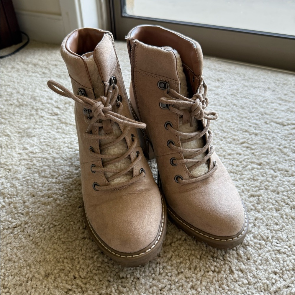 Universal Thread Beige Lace-Up Boots